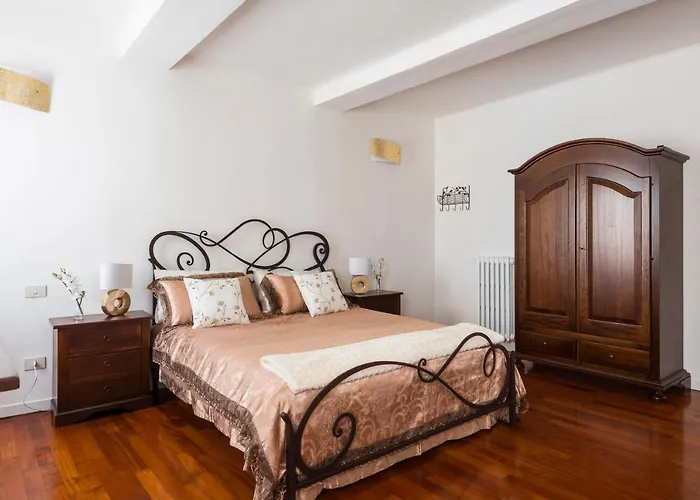 La Corte Del Duca * Modène