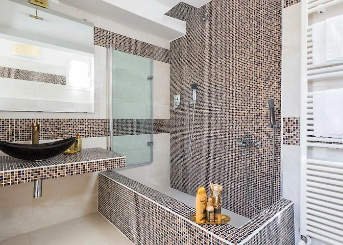 La Corte Del Duca * Modène